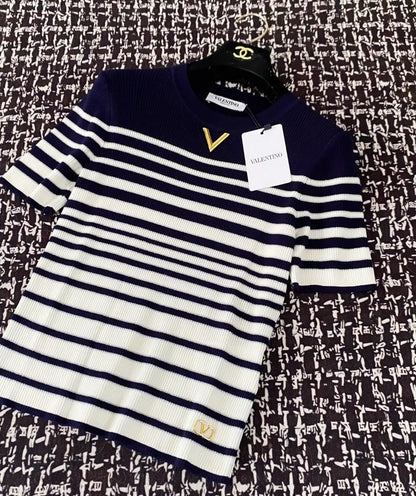 V 25 Nouveau haut en tricot à manches courtes et col rond avec boutons métalliques et rayures (bleu marine, bleu) 
