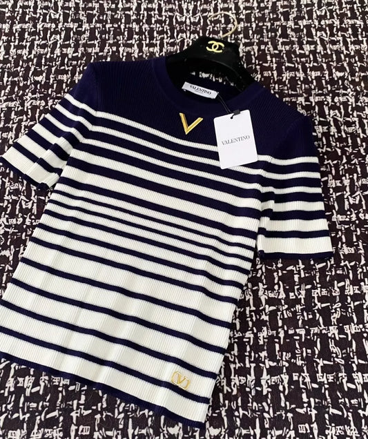 V 25 New Color-Collision Stripe Metal Button Round Neck Short Sleeve Knit Top (Navy, Blue)