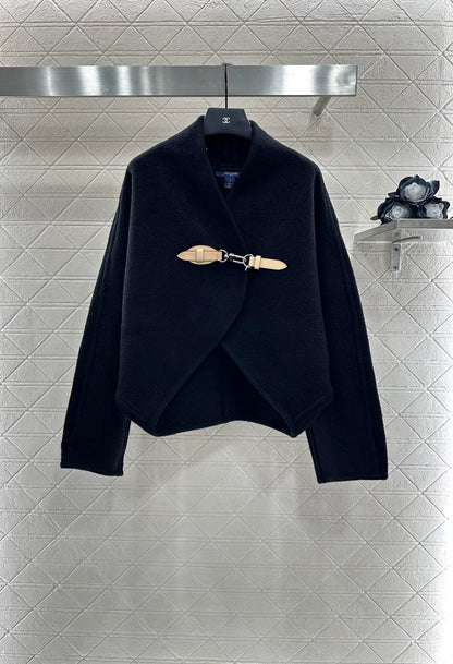 L 25 Buckled double-sided cape coat