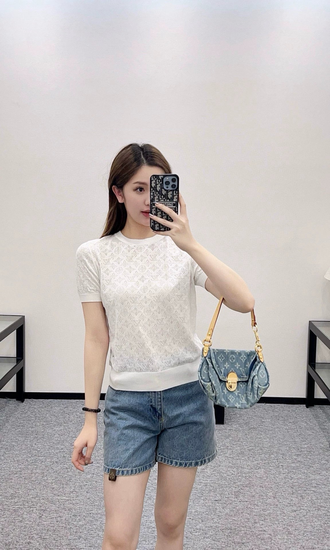 L 25 Slightly Sheer Jacquard Knit Short Sleeve Top