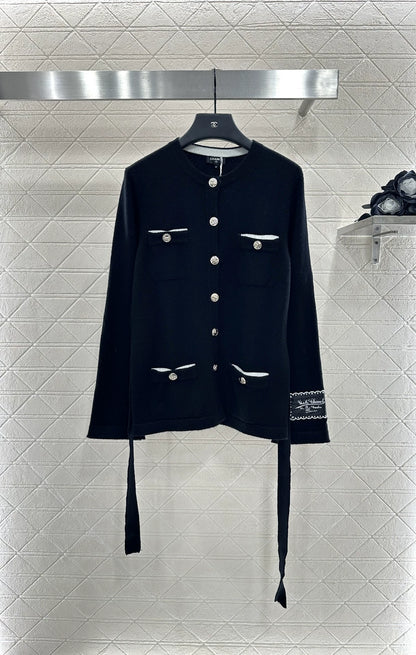 C New 25-item bag button and belted knitted cardigan.