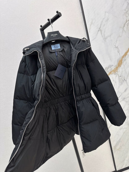 P 25fw Hooded slim-fit mid-length down jacket