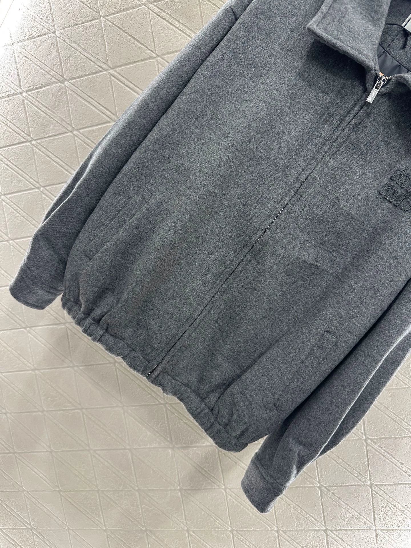 M 25 woolen coat and skirt suit