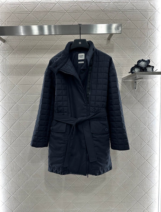 H 25 Stand-up collar, zippered mid-length padded jacket.
