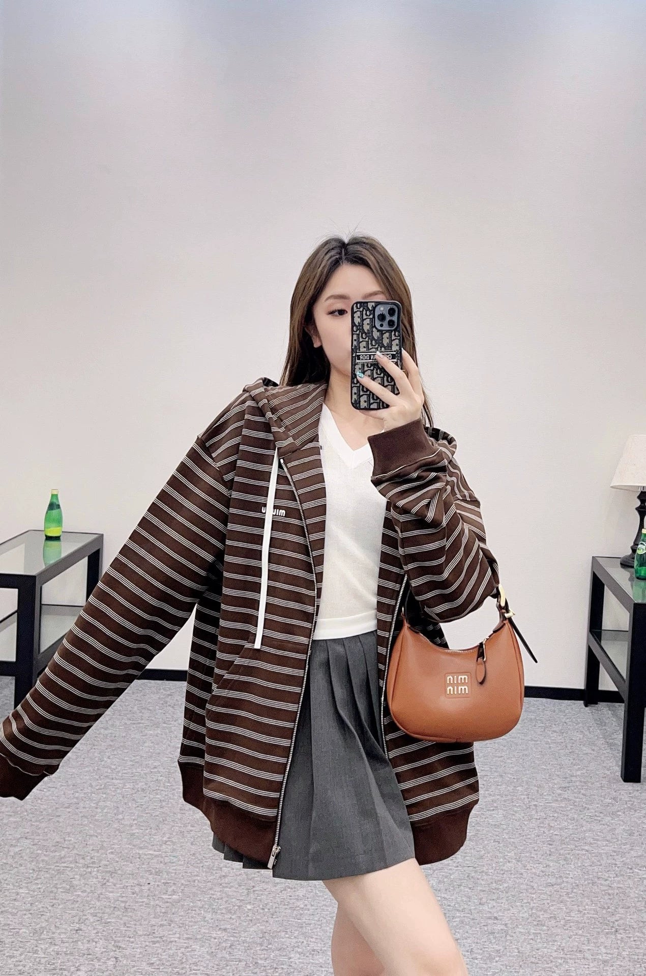 M 25 Hooded zip-up sweatshirt