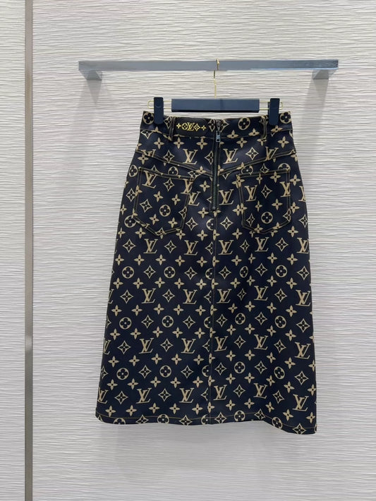 L 25 New Printed Single Breasted Half Skirt
