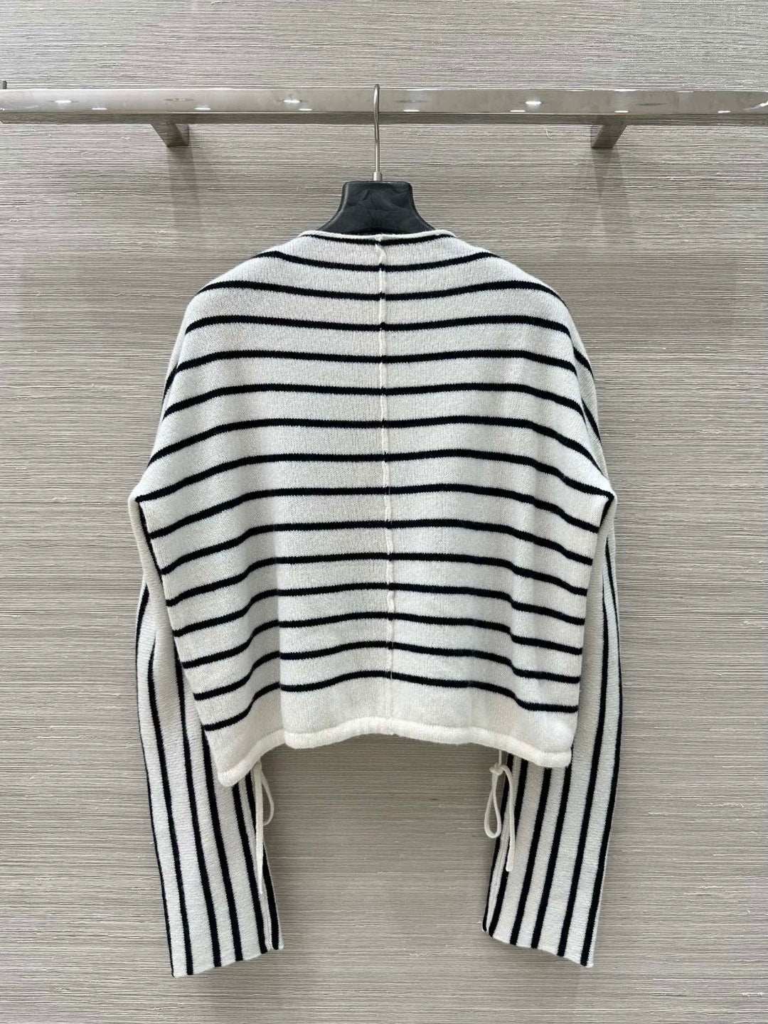 D 25 new drawstring design drawstring striped wool top.