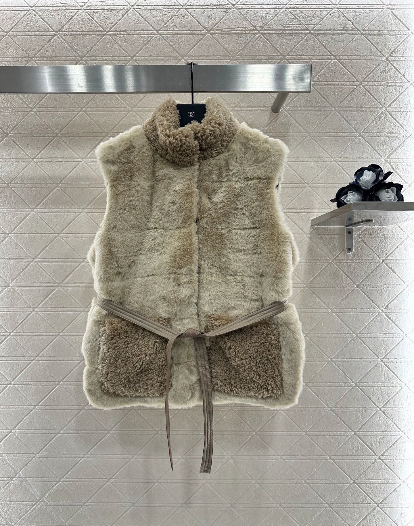 Mon 25 Plush Snap-Button Down Vest