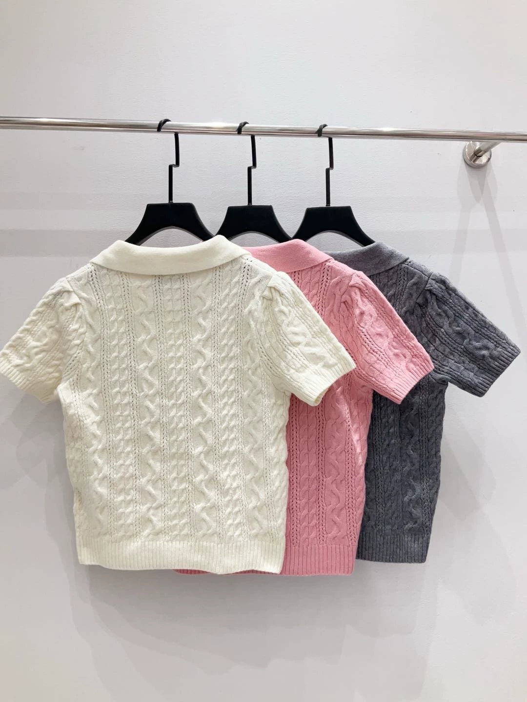 C 25 new logo button lapel short-sleeved knitted top（pink,gray,beige）