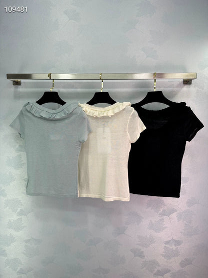 C 25 Crew neckline and short sleeves in a slimming knit.