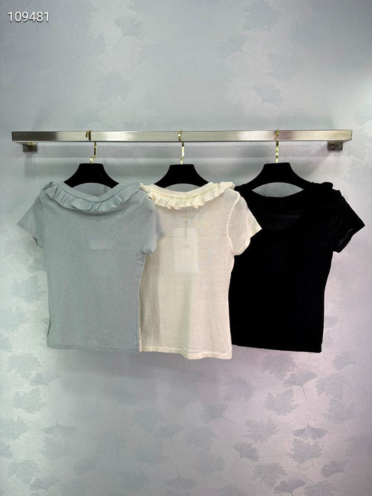 C 25 Crew neckline and short sleeves in a slimming knit.