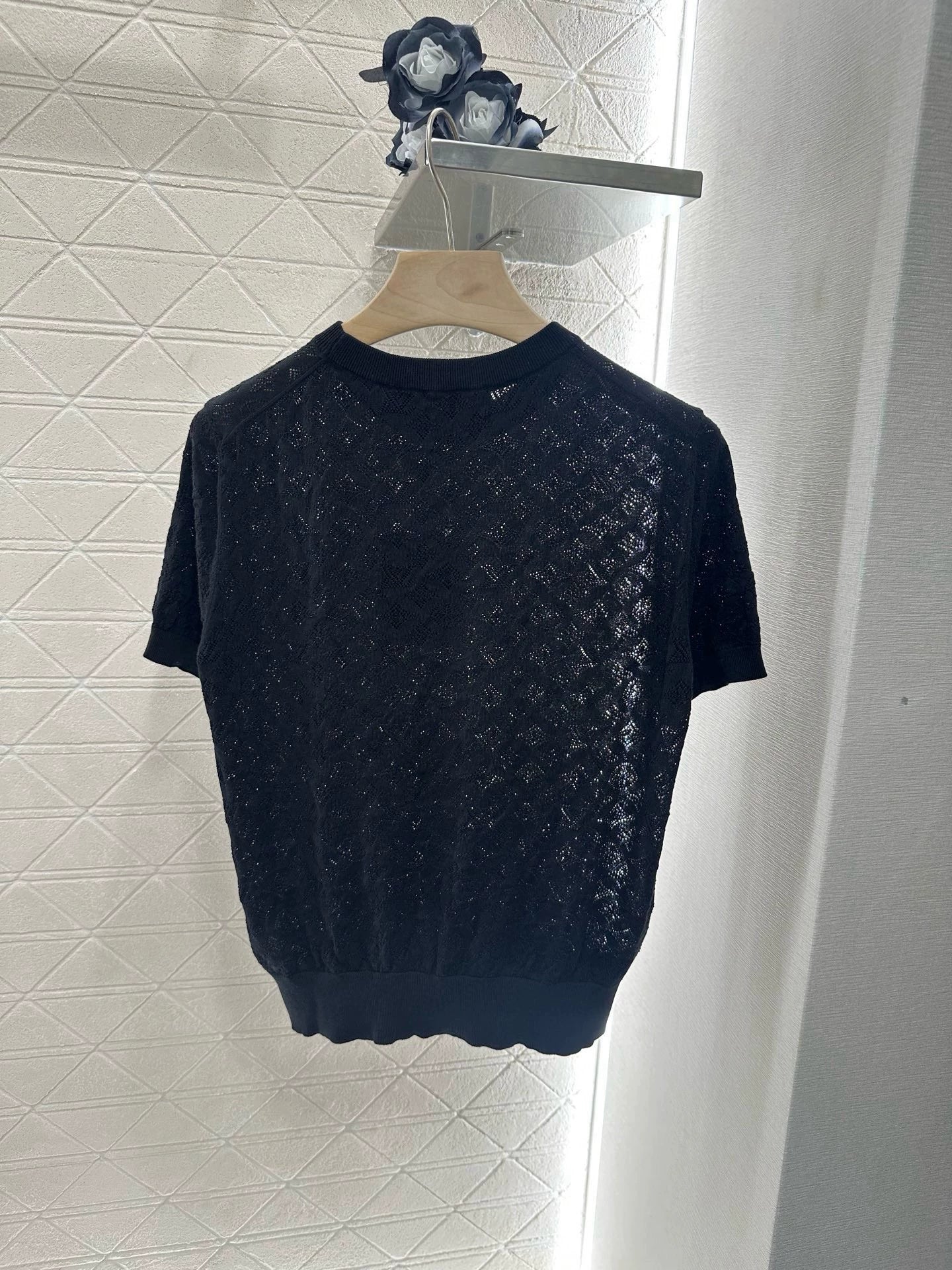 L 25 Slightly Sheer Jacquard Knit Short Sleeve Top
