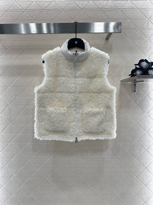 MO 25 Plush Zipper Down Vest