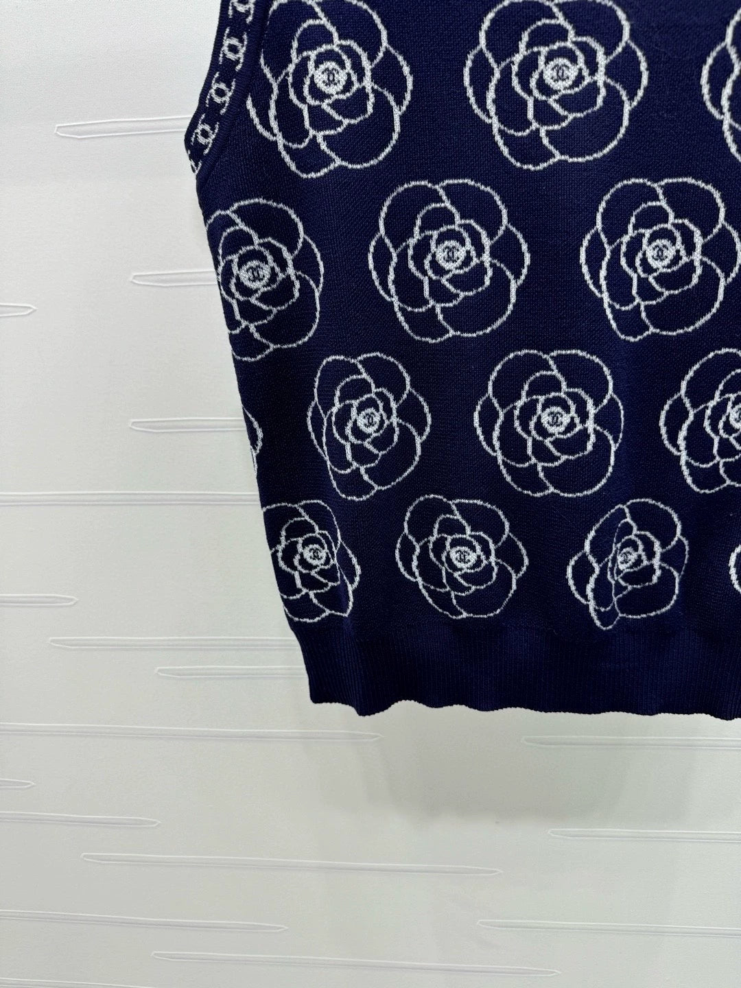 C 25 Camellia Jacquard Knit Vest