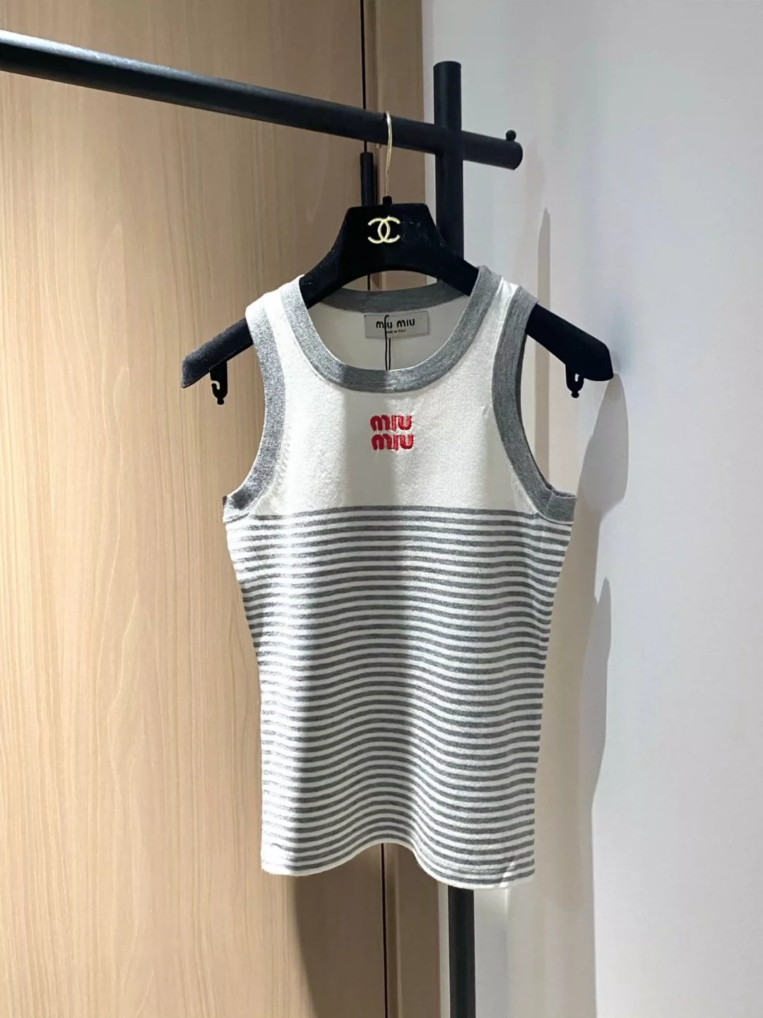 M 25 new striped vest
