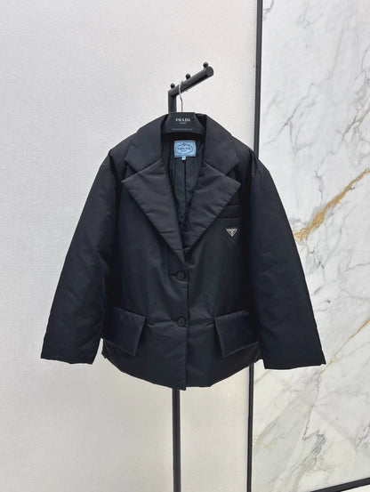 P 25fw belt decoration short suit down jacket