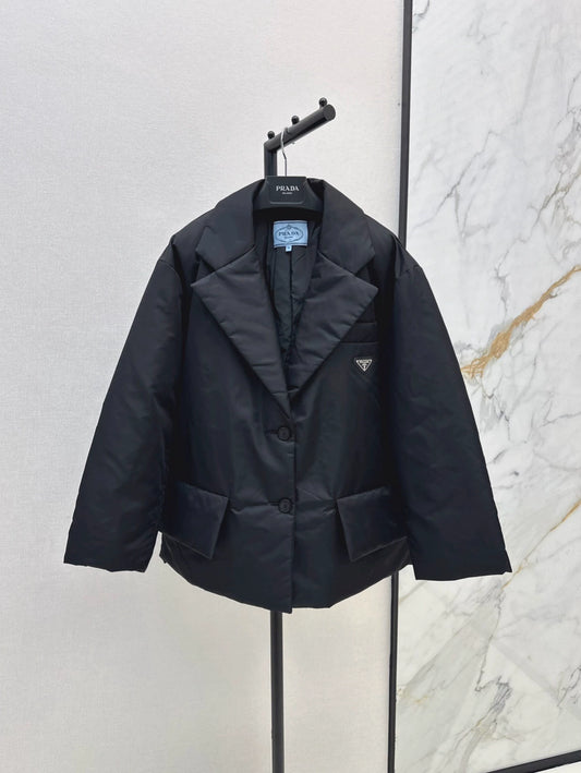 P 25fw belt decoration short suit down jacket