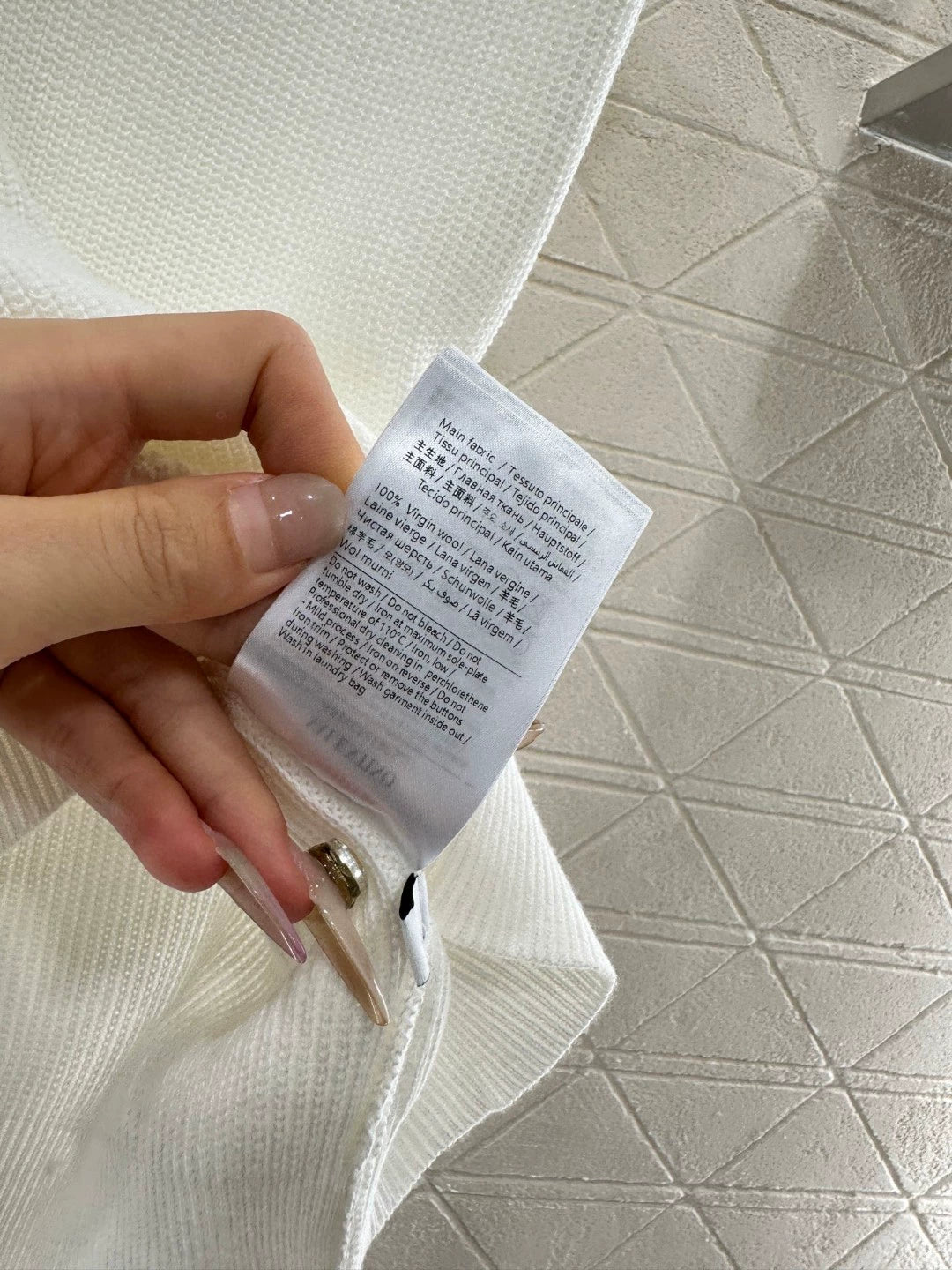 V 25 neues kurzärmliges Top mit Schleife 