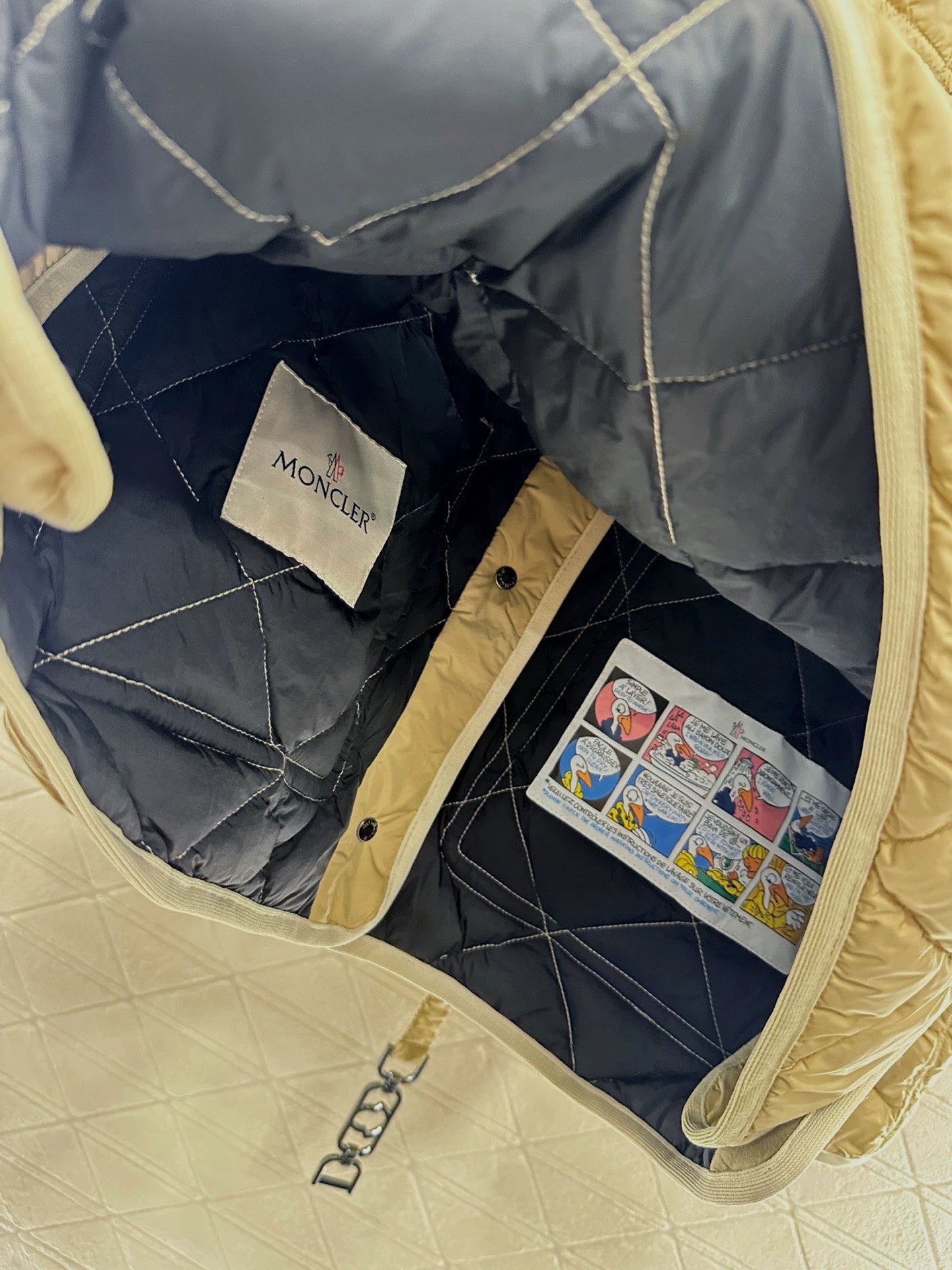 Mon 25 Down jacket with detachable belt and lapel