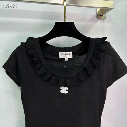 C 25 Crew neckline and short sleeves in a slimming knit.