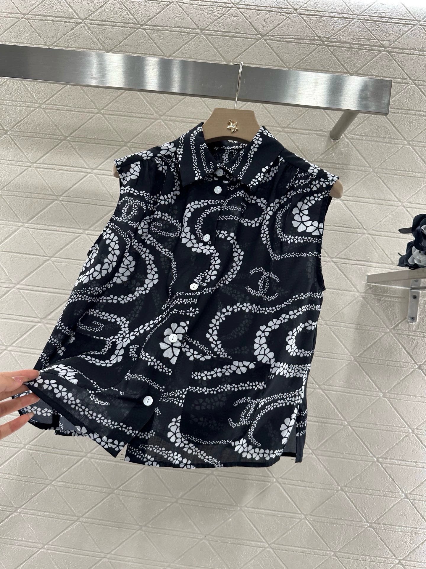 C 25 Printed Sleeveless Vest Shirt