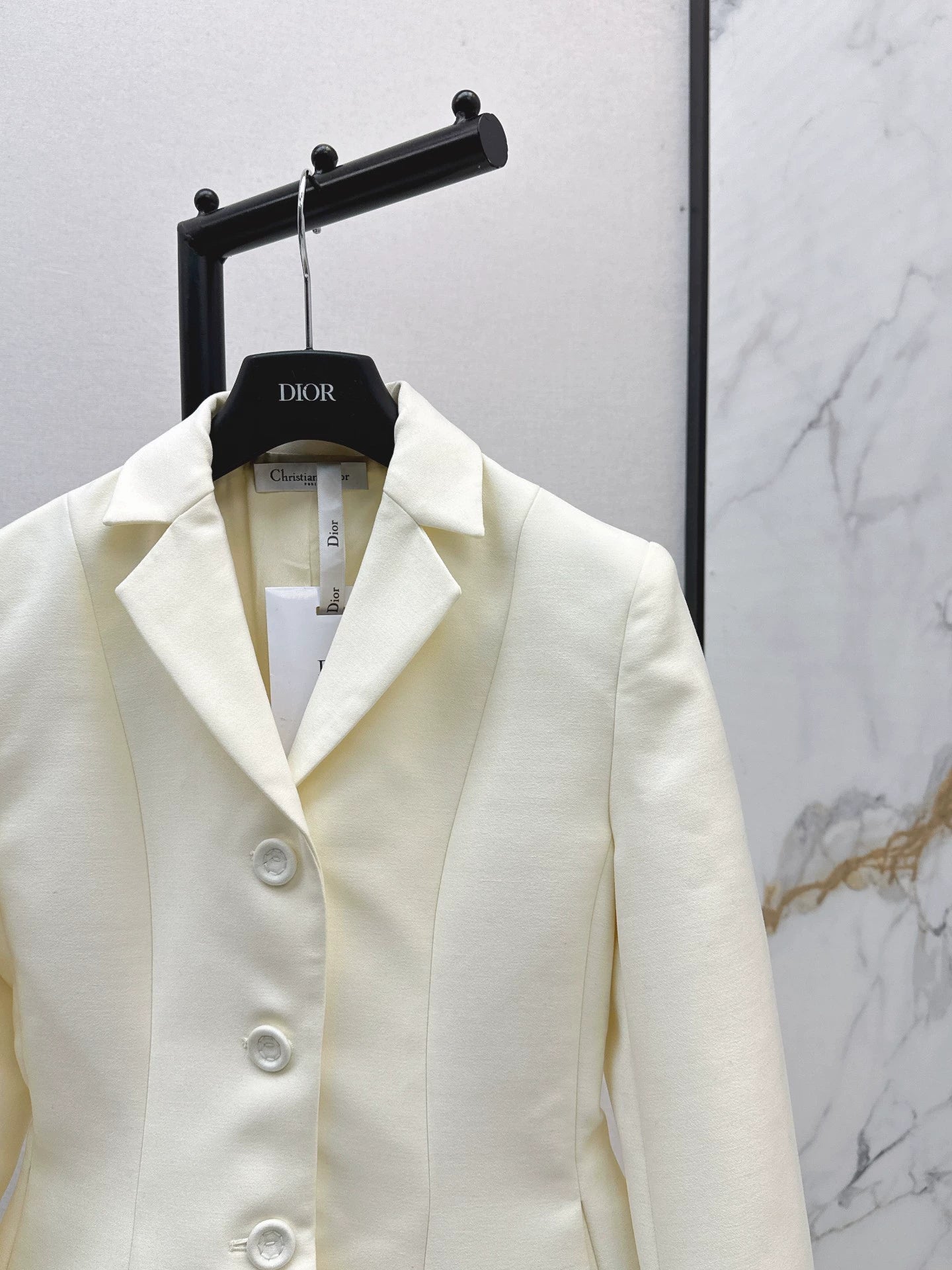 Di 25 Minimalist single breasted slim fit suit jacket