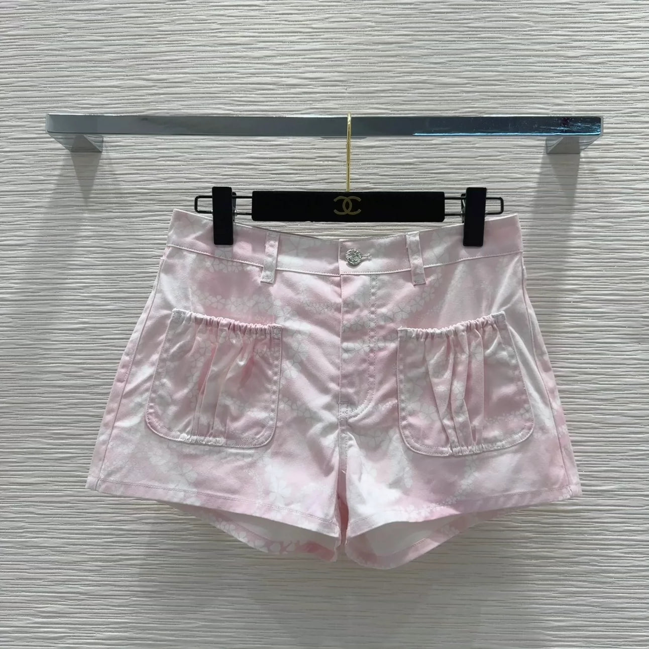 c 25 New color clashing printed pocket shorts