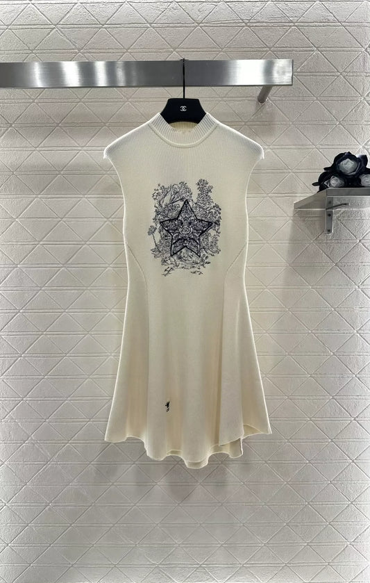 D 2025 Early Autumn New Embroidered Five-pointed Star Knitted Vest Dress(beigi,gray,black)