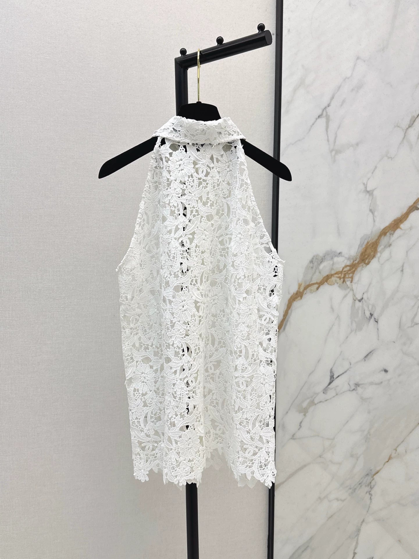 C 25 Spring and Summer New Hollow Pattern Vest Shirt