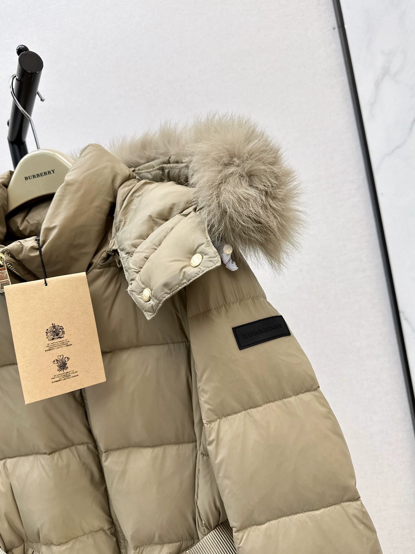 Bru 25fw Hooded slim-fit mid-length down jacket