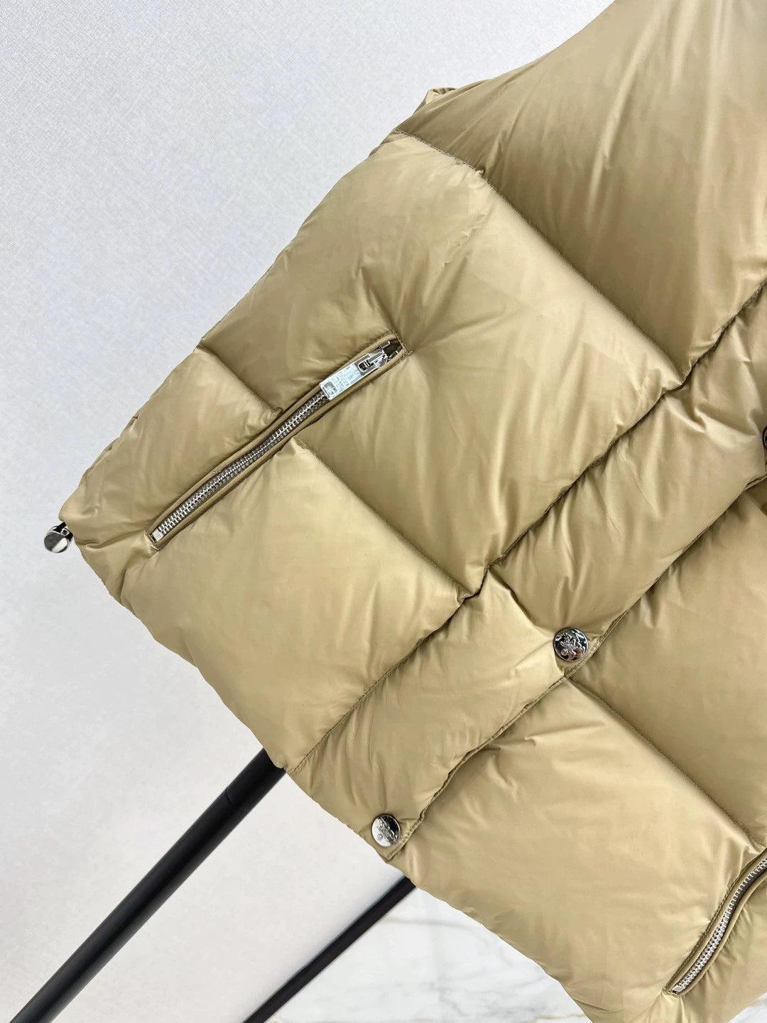P 25fw hooded turtleneck down vest