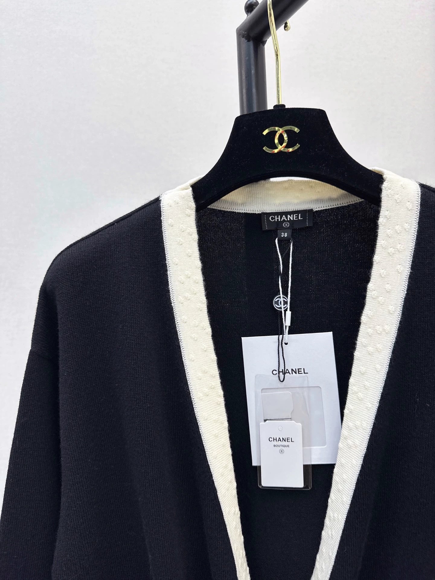 C 25 Black and white contrast knitted wool cardigan
