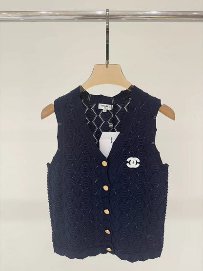 C 25 Summer new V-neck letter logo patch letter logo diamond button knitted vest