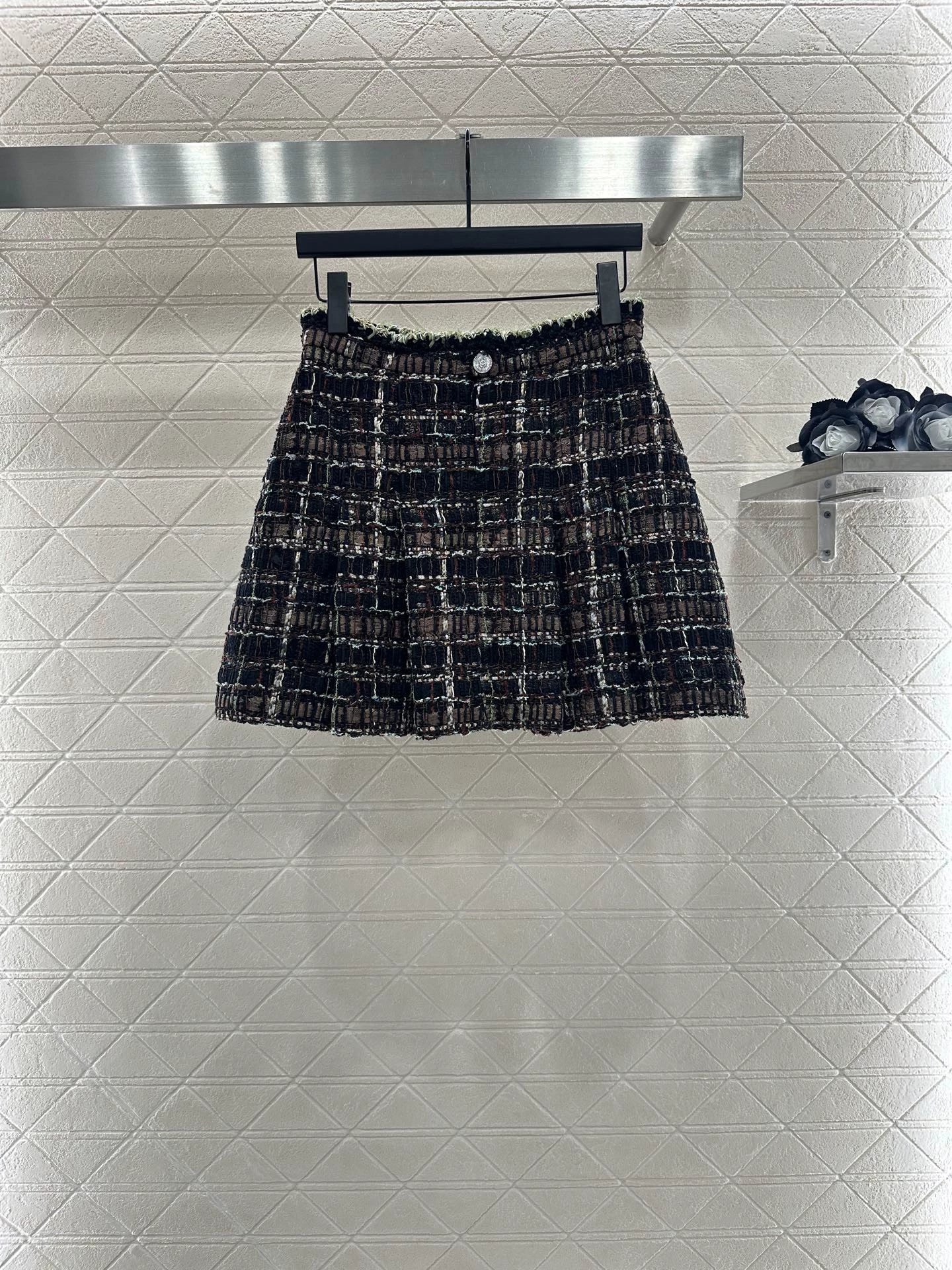 C 25 Plaid woven tweed jacket and skirt set