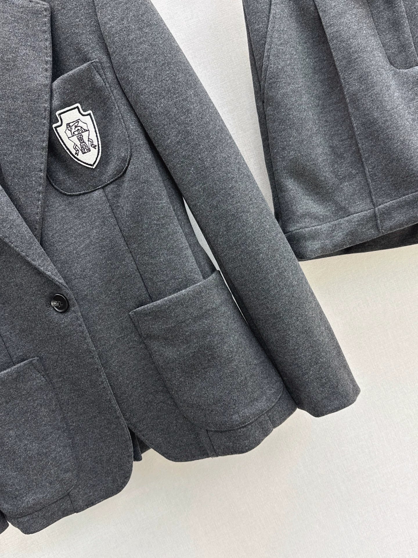 BRU 25fw Tennis Collection Badge-Decorated Blazer