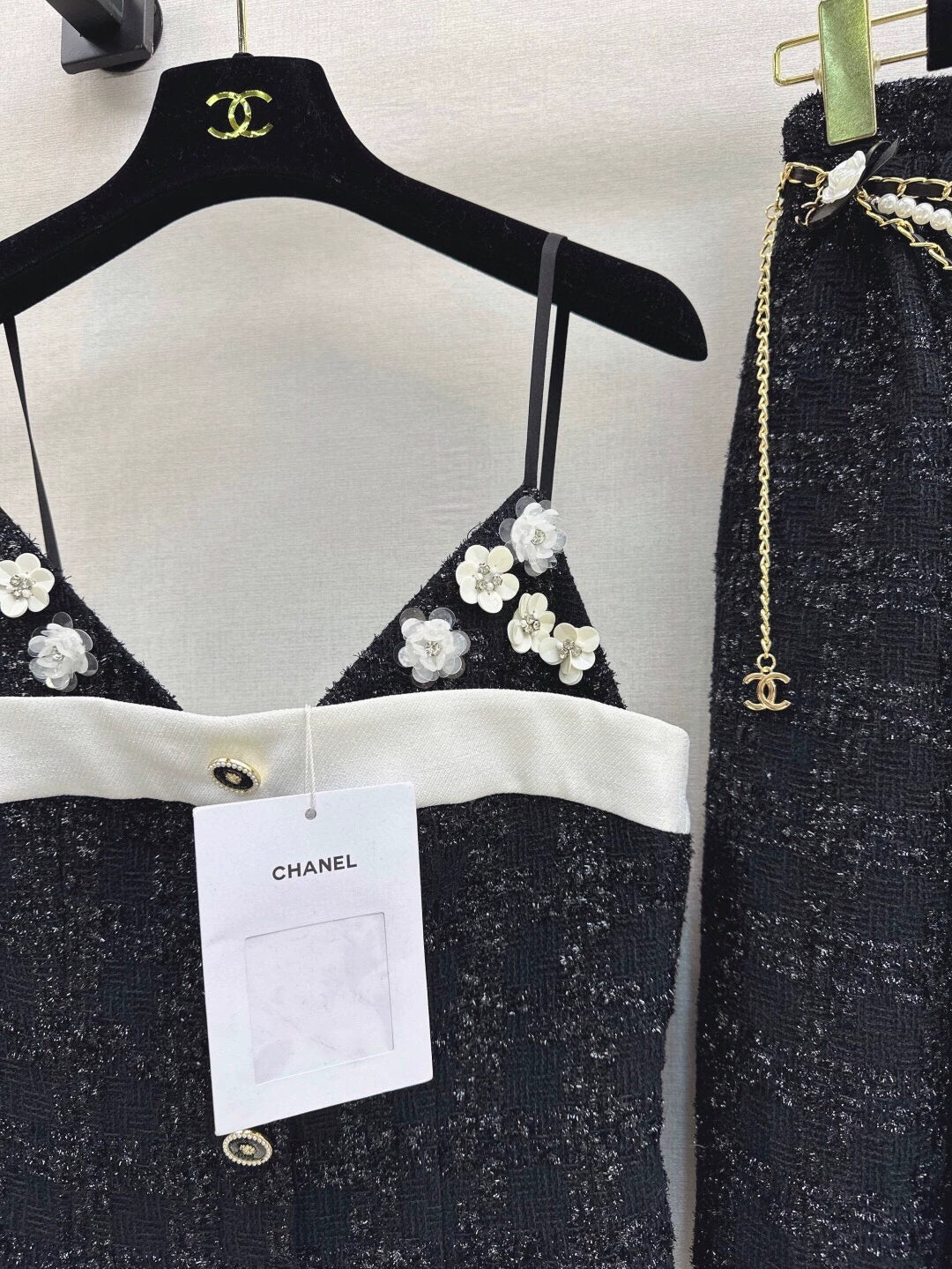 C New Spring/Summer 3D Flower Embellished Camisole with Waist Chain, High-Waisted Skirt