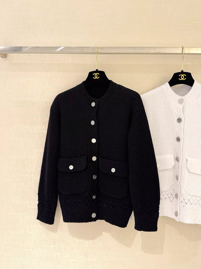 25 Early Autumn New Hollow Three-Dimensional Jacquard Double Pocket Round Neck Knitted Cardigan