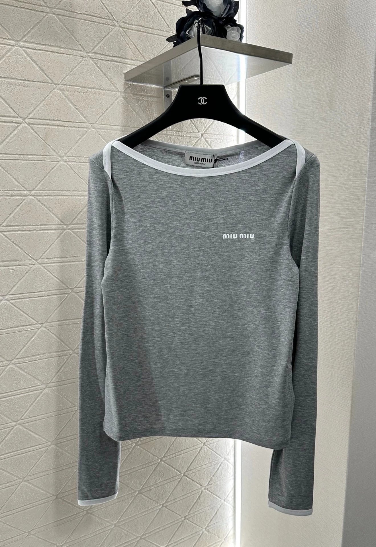 M 25 A versatile round-neck base layer.
