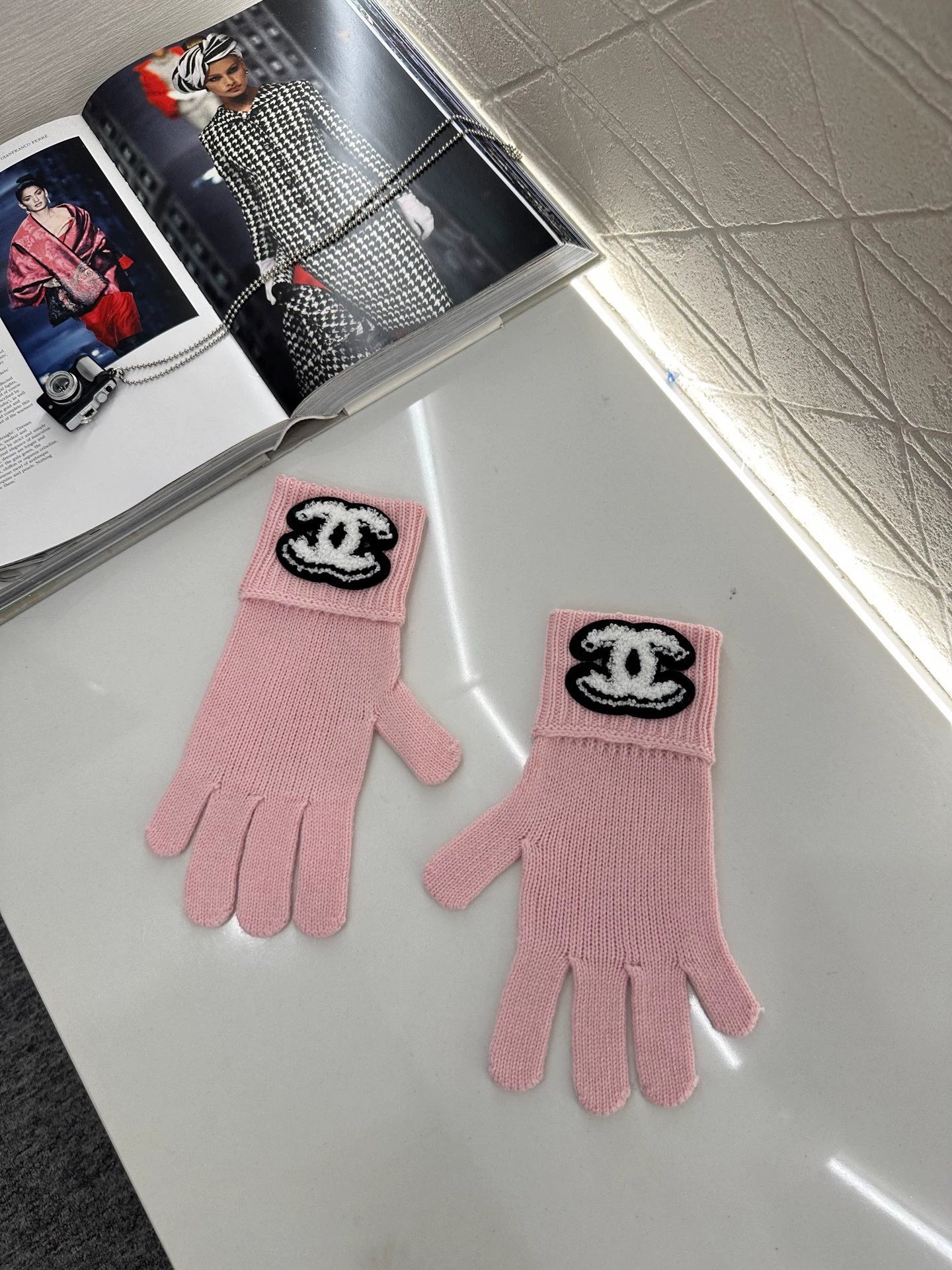 C 25 Logo Cashmere Gloves