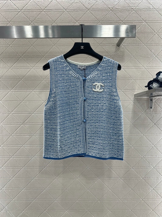 C 25 Chinese style buttoned knitted vest