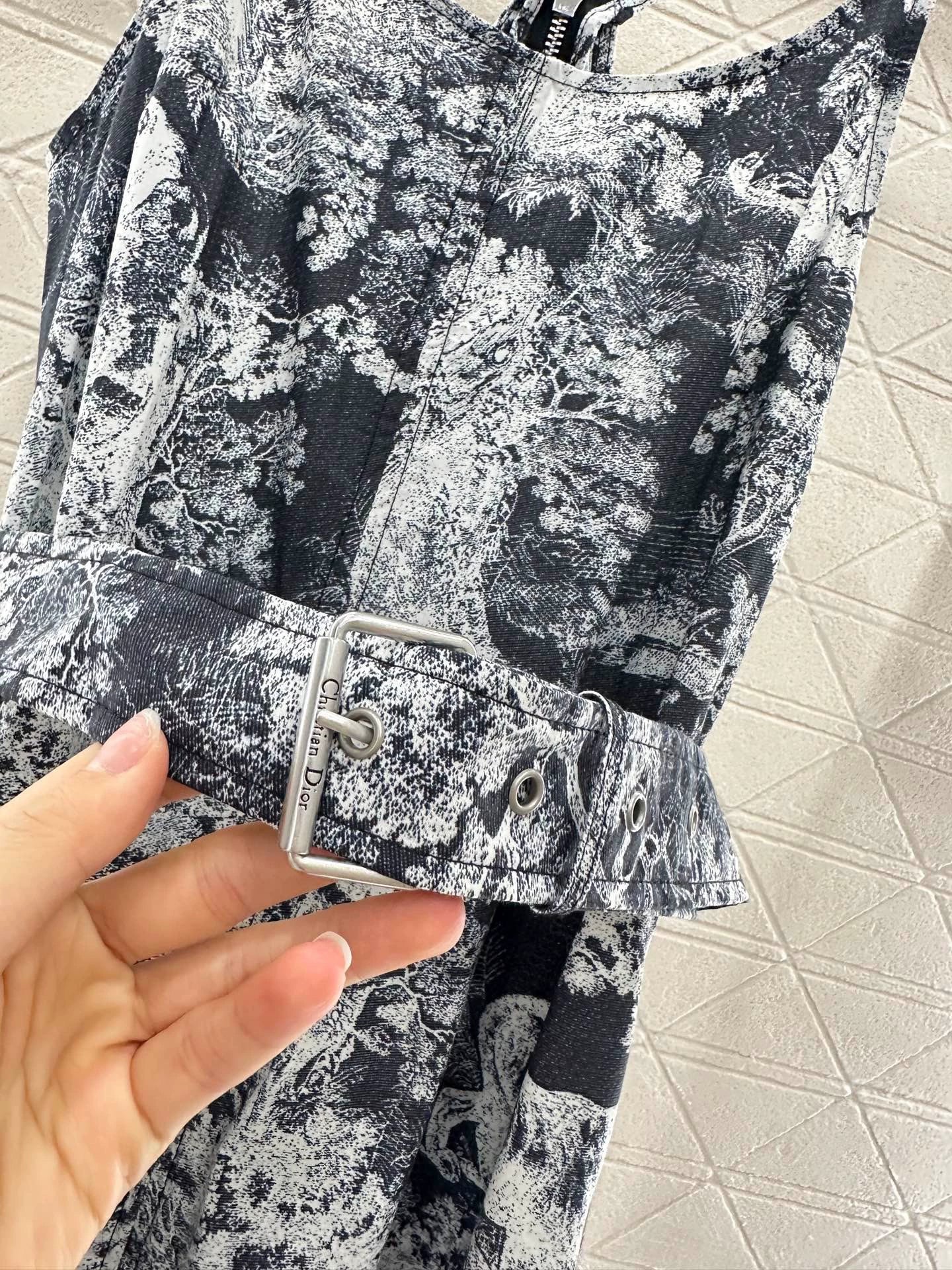 D 25 Belt-printed slip dress