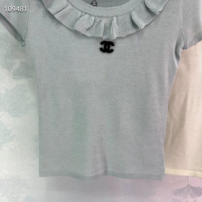 C 25 Crew neckline and short sleeves in a slimming knit.