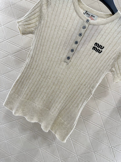 M 25 Vertical ribbed half-open placket knit short-sleeves