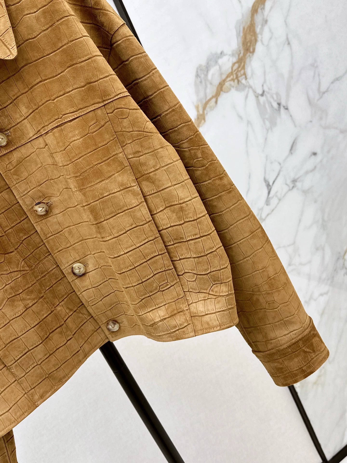 He 25fw crocodile-print sheepskin jacket