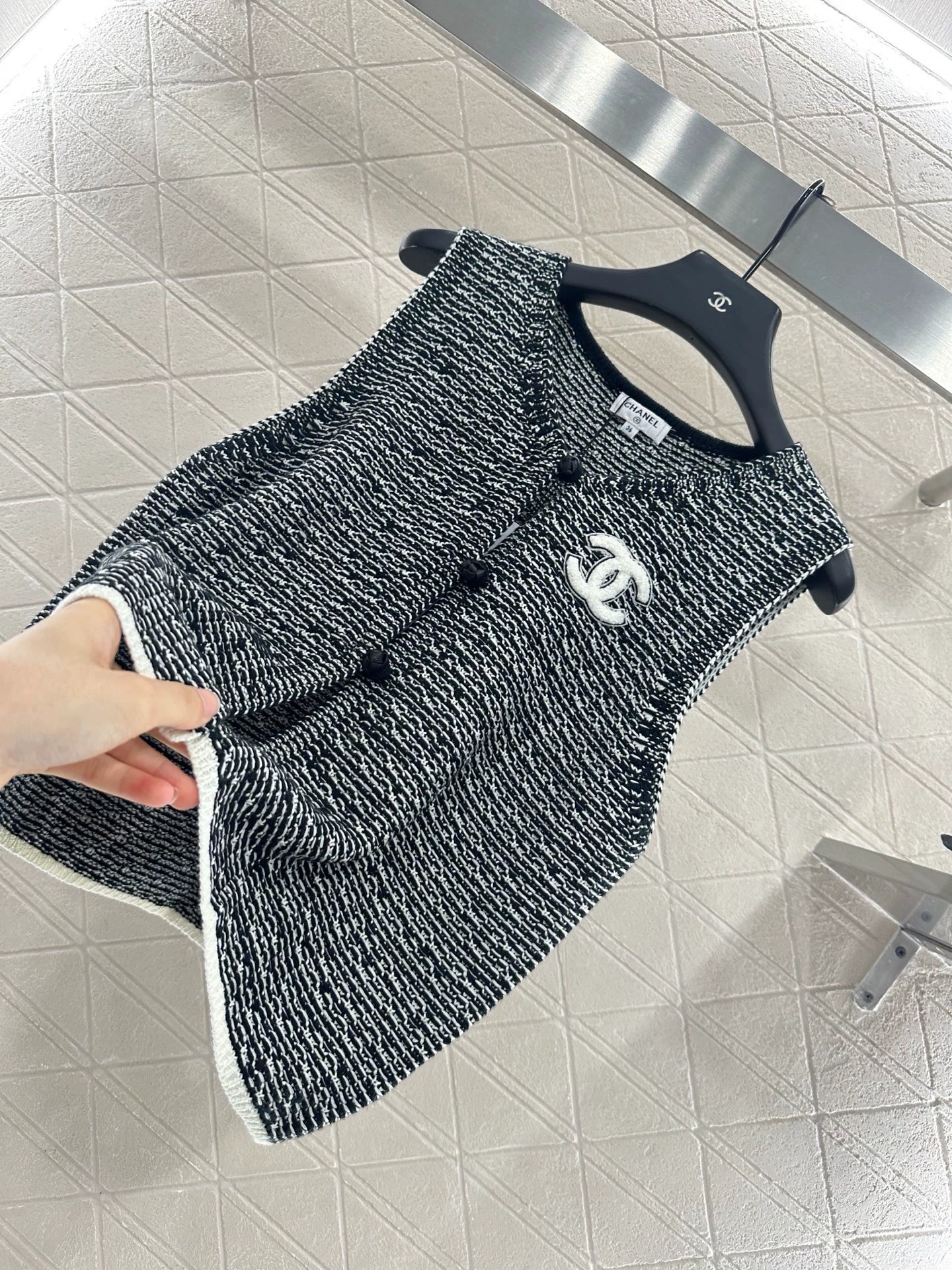 C 25 Chinese style buttoned knitted vest
