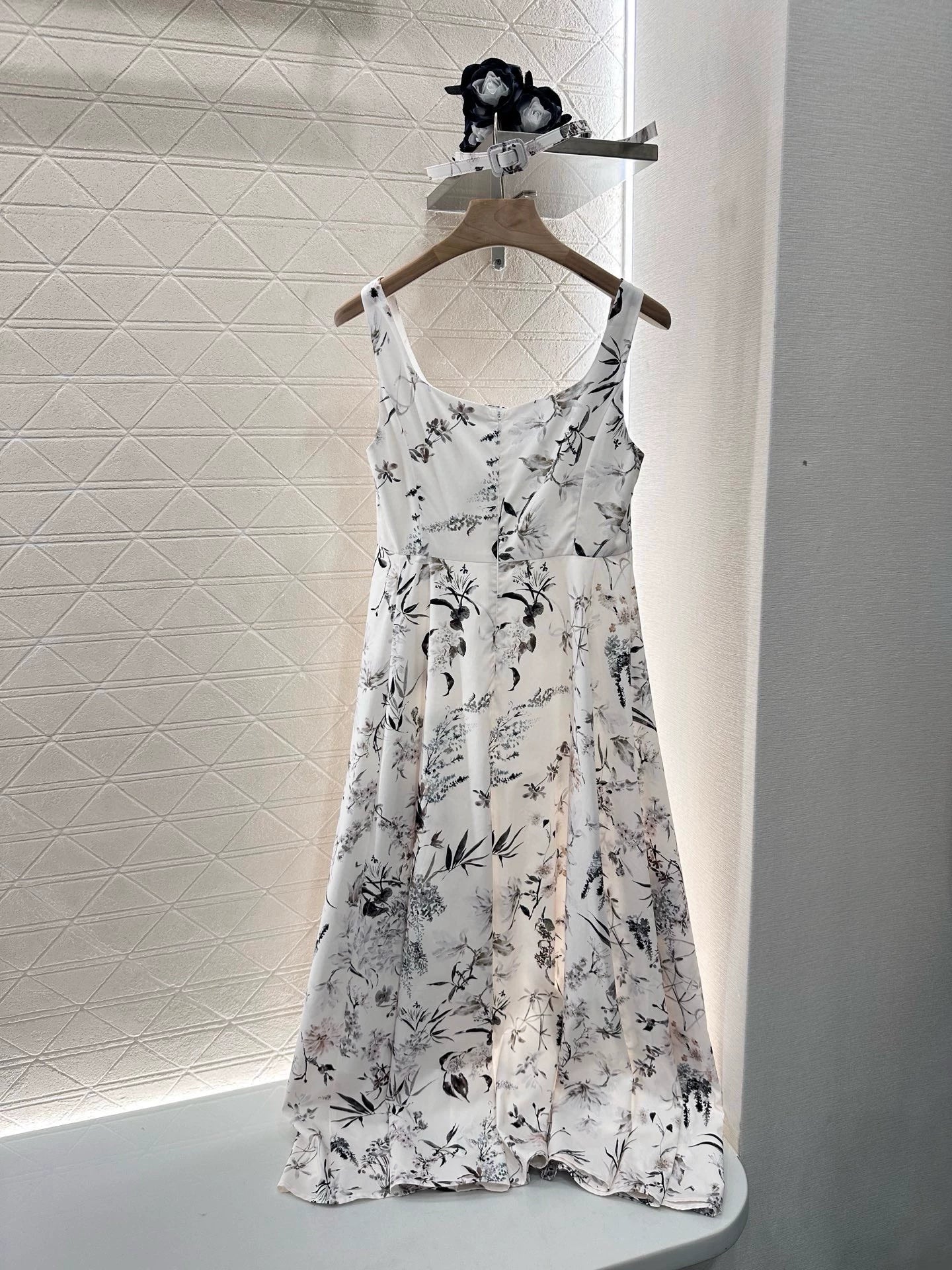 D 25 Waistband Halter Long Skirt