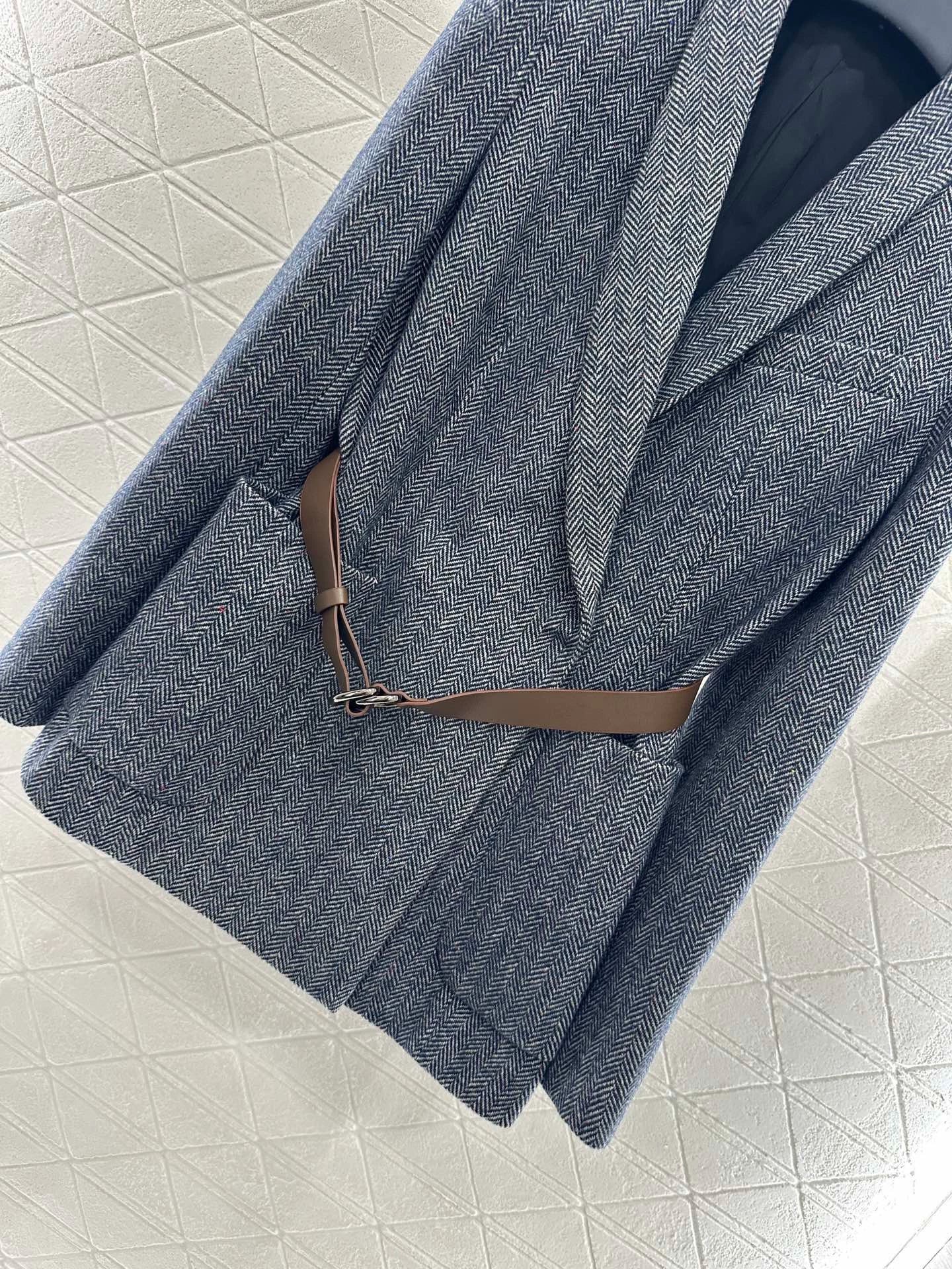 Ensemble veste de costume ceinturée + pantalon Bru 25