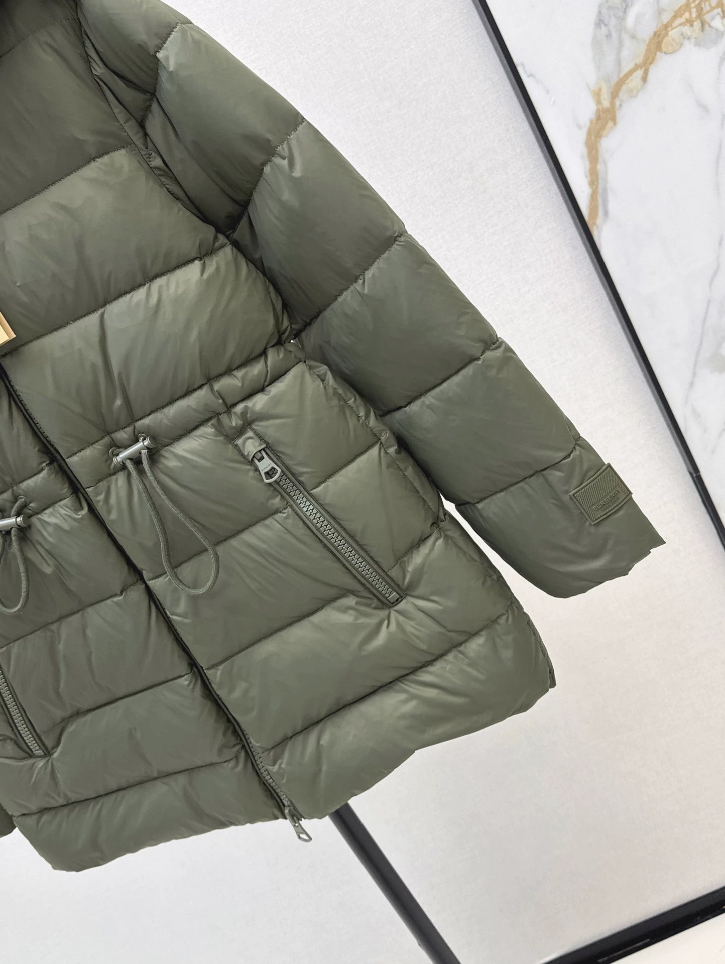 BRU 25fw Hooded, drawstring-waisted down jacket