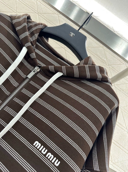 M 25 Hooded zip-up sweatshirt