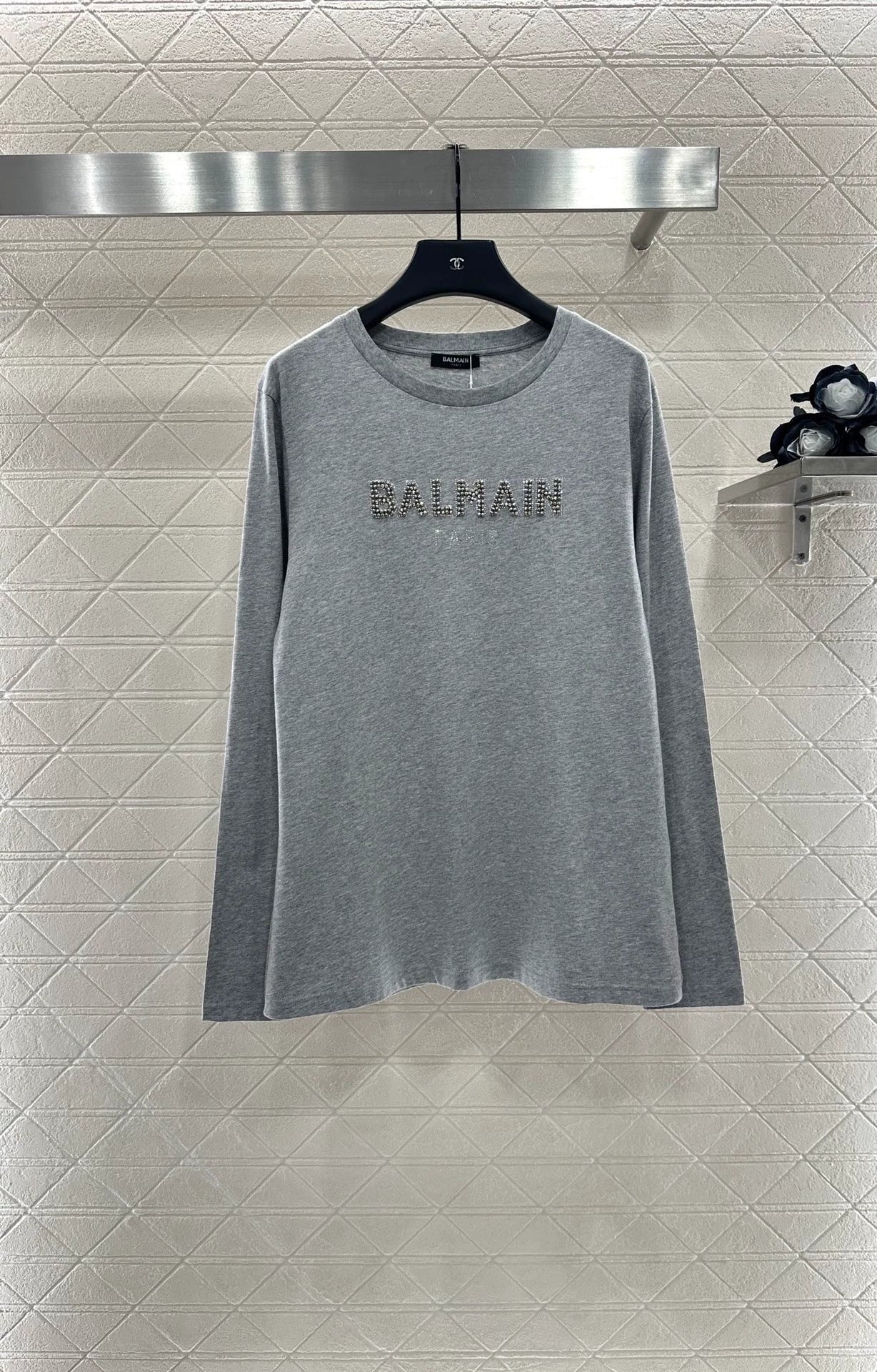 BA 25 A versatile round-neck long-sleeved top